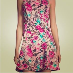 Kensie pink floral dress EUC size small